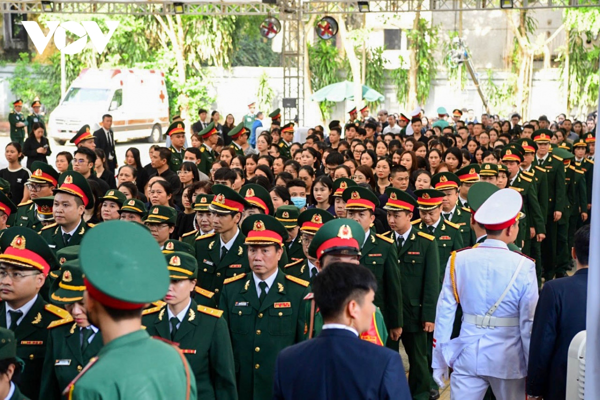 Trực tiếp: Dòng người nối dài chờ viếng Tổng Bí thư Nguyễn Phú Trọng- Ảnh 5.