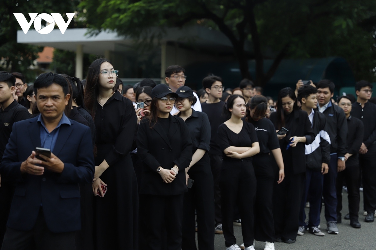 Trực tiếp: Dòng người nối dài chờ viếng Tổng Bí thư Nguyễn Phú Trọng- Ảnh 1.