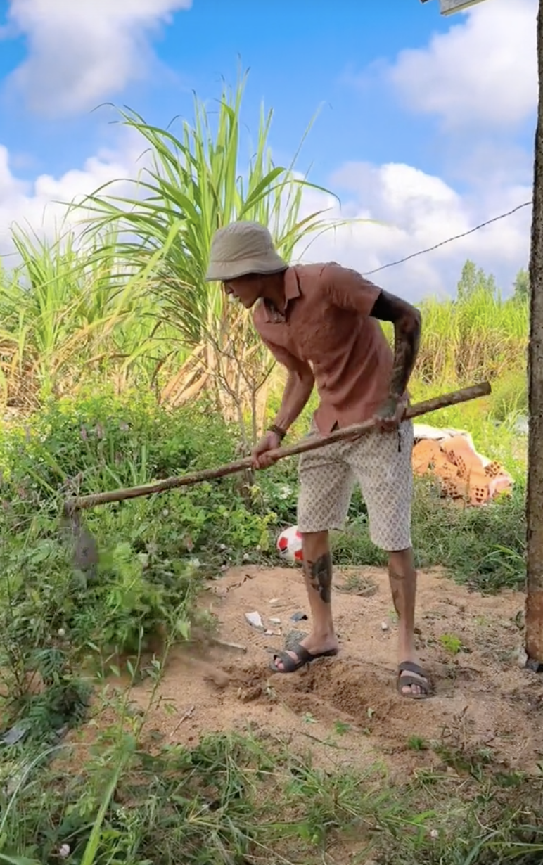 “Chú rể nghèo” cưới vợ trong căn nhà rách tươm gây sốc giờ ra sao?- Ảnh 10.