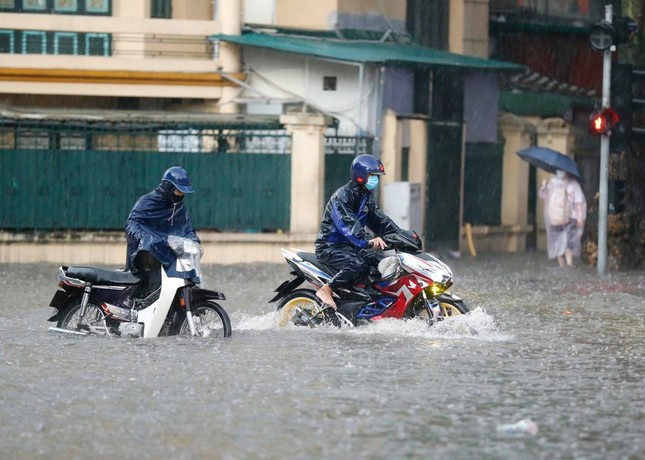 Từ chiều tối nay, miền Bắc bước vào đợt mưa rất lớn- Ảnh 1.