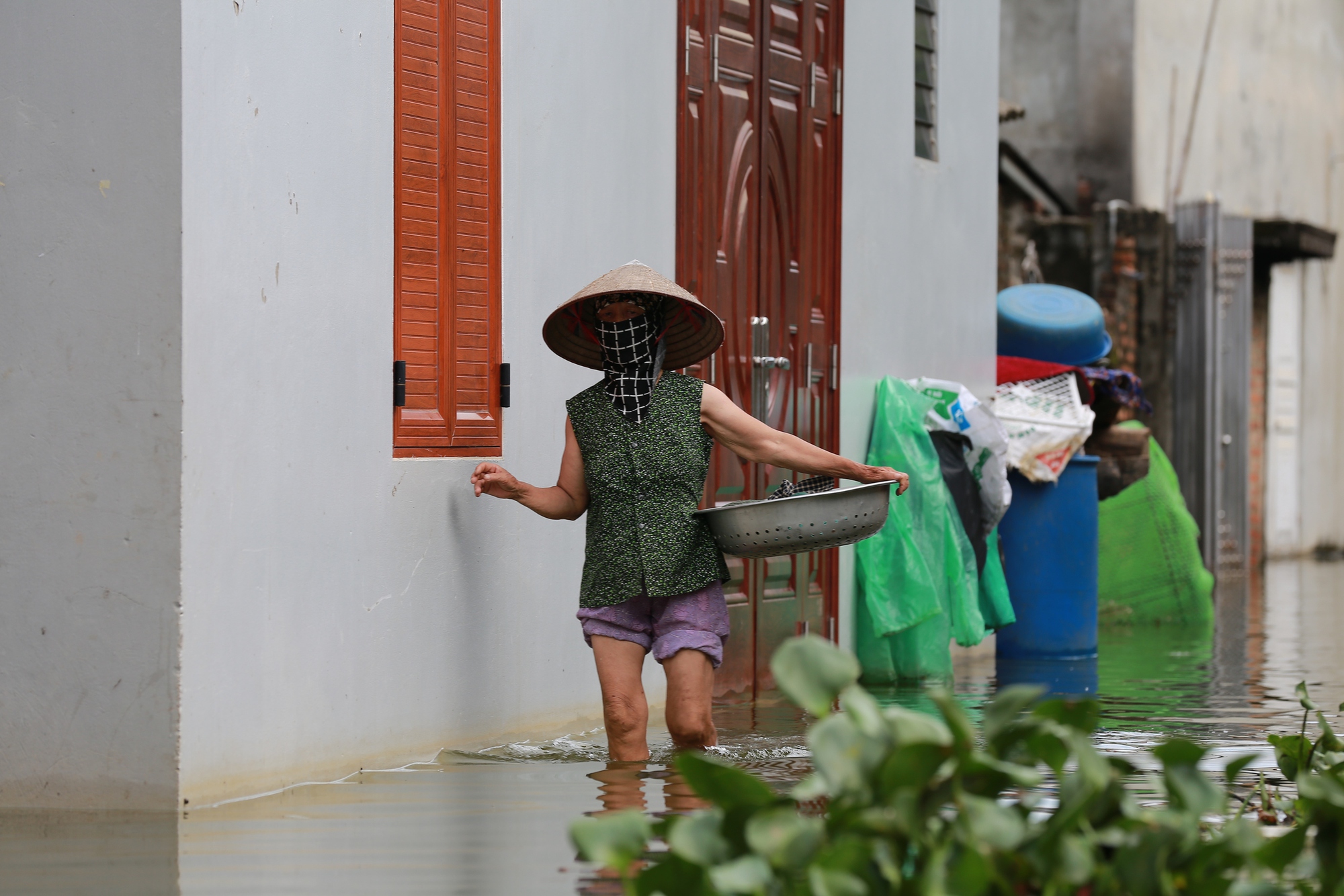 Hà Nội: Ngôi làng bị nước bủa vây như 