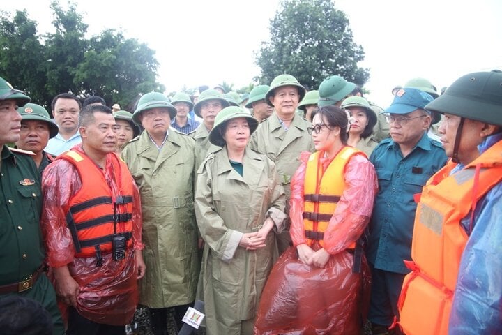 Bí thư Hà Nội yêu cầu lên phương án sơ tán hơn 1.000 hộ dân trong vùng lũ- Ảnh 1.