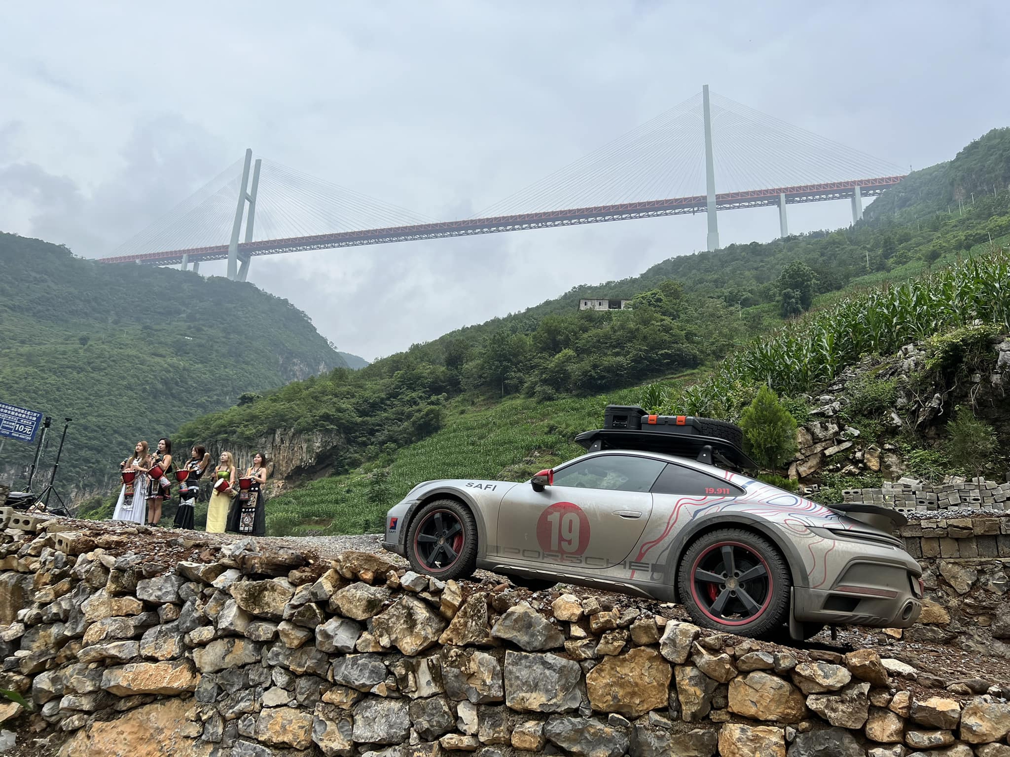 Phượt Trung Quốc lần thứ 2 bằng Porsche 911 Dakar, chủ xe chia sẻ: 15 ngày đầu chỉ mới là warm-up- Ảnh 6.