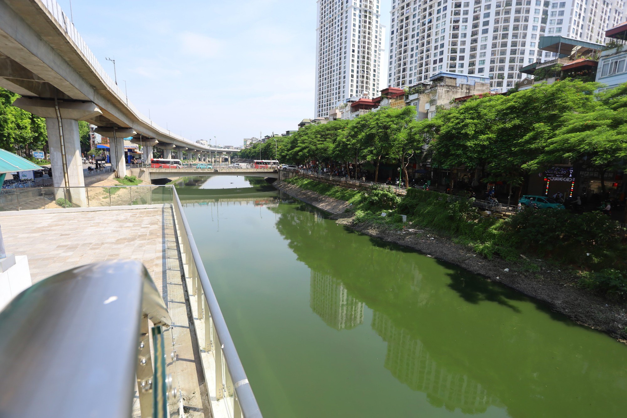 Hà Nội: Nước sông Tô Lịch lại chuyển màu xanh- Ảnh 12.