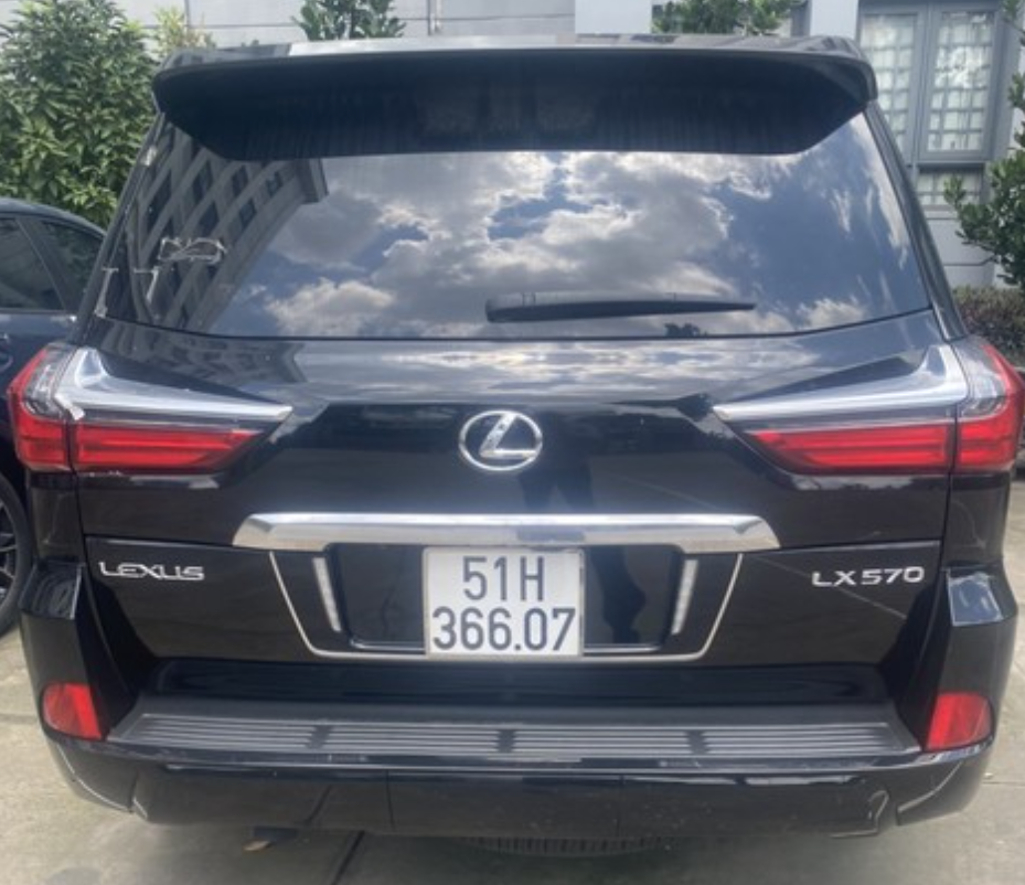 TP HCM: Công an tìm chủ nhân xe sang Lexus LX570- Ảnh 1.