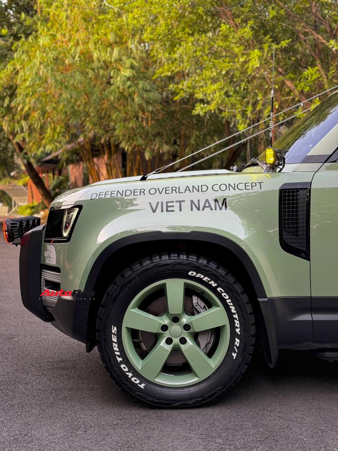 Dân chơi Bình Dương độ lại Land Rover Defender 7 tỷ đồng: Tốn gần 700 triệu, toàn đồ chính hãng, chuẩn bị cho hành trình vòng quanh thế giới- Ảnh 16.