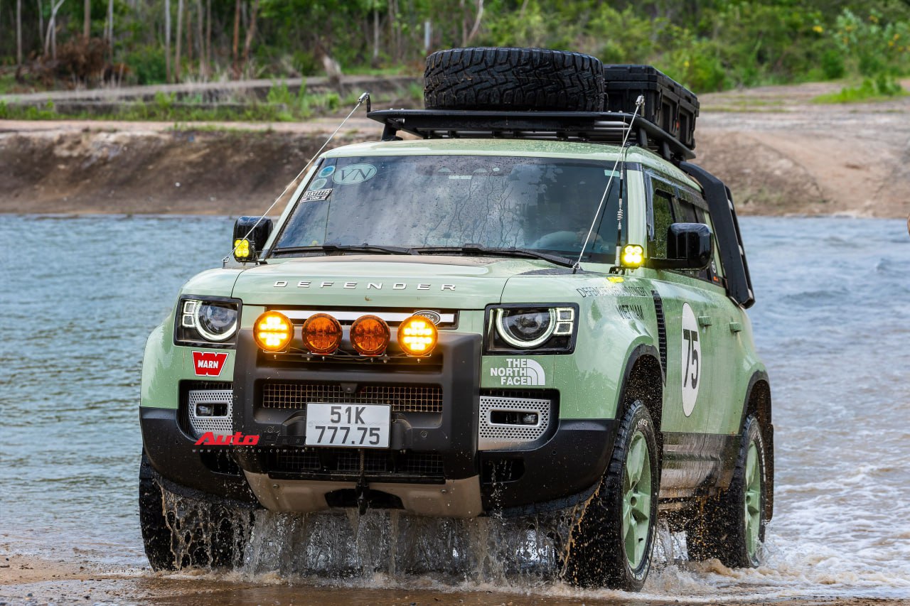 Dân chơi Bình Dương độ lại Land Rover Defender 7 tỷ đồng: Tốn gần 700 triệu, toàn đồ chính hãng, chuẩn bị cho hành trình vòng quanh thế giới- Ảnh 9.