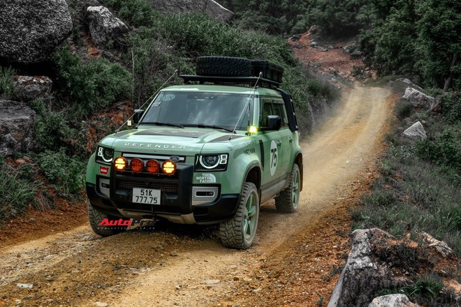 Dân chơi Bình Dương độ lại Land Rover Defender 7 tỷ đồng: Tốn gần 700 triệu, toàn đồ chính hãng, chuẩn bị cho hành trình vòng quanh thế giới- Ảnh 12.