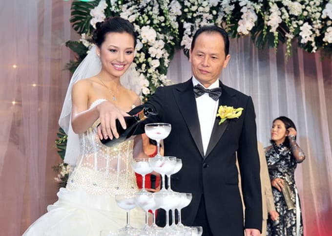 Chân dài Việt lấy đại gia 2 đời vợ, hơn 27 tuổi: Vì sao 