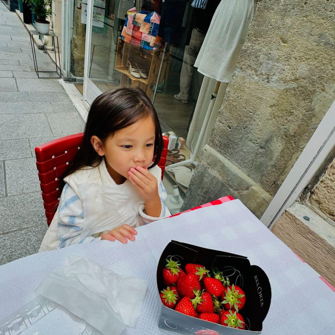 Hồ Ngọc Hà đưa 3 nhóc tỳ nghỉ hè ở Pháp, bức ảnh Subeo và Kim Lý thành tâm điểm vì chi tiết này- Ảnh 7.
