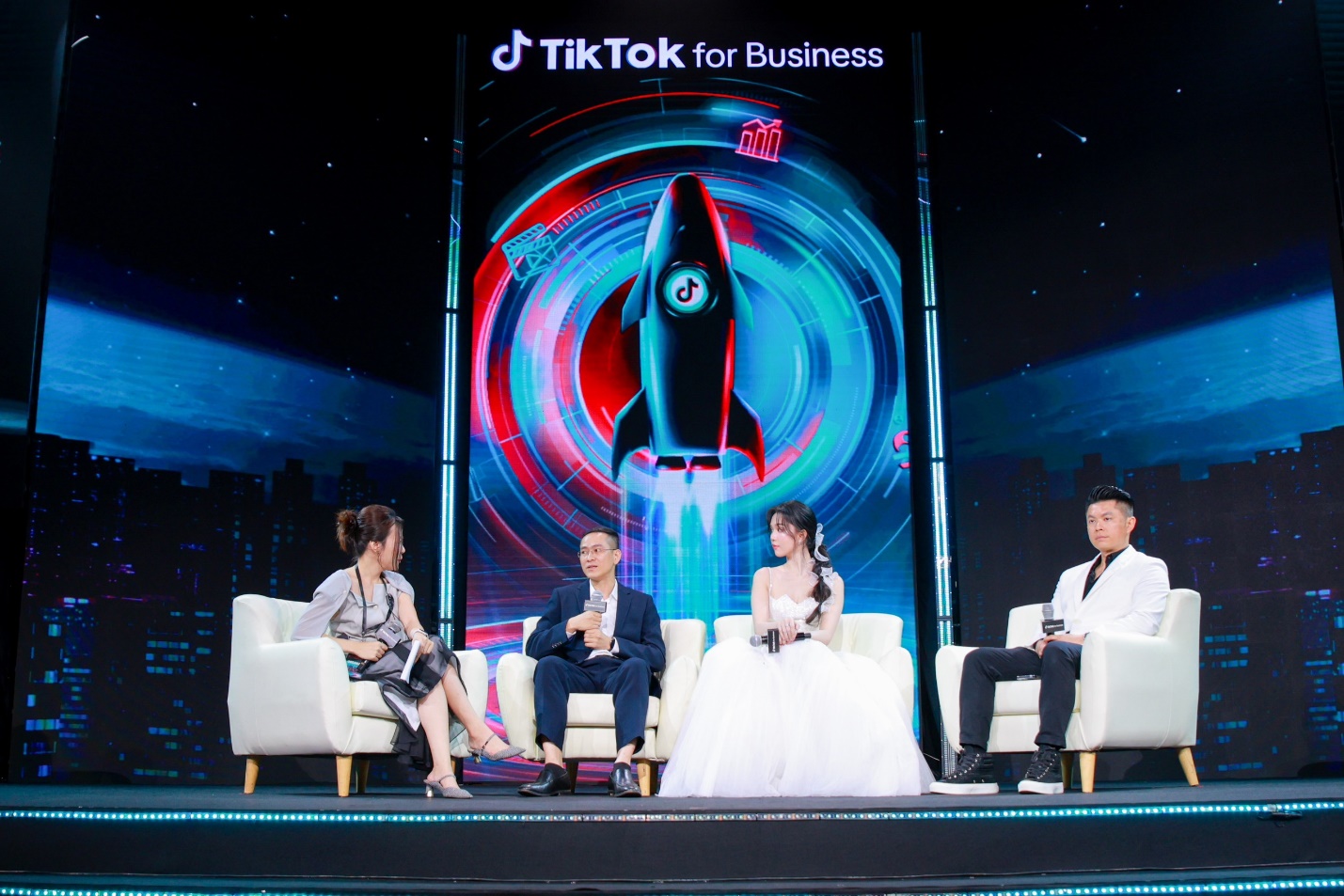 Techcombank và TikTok: Nhà bán hàng cần chuẩn bị những gì cho “cách mạng kinh doanh số”?- Ảnh 1.