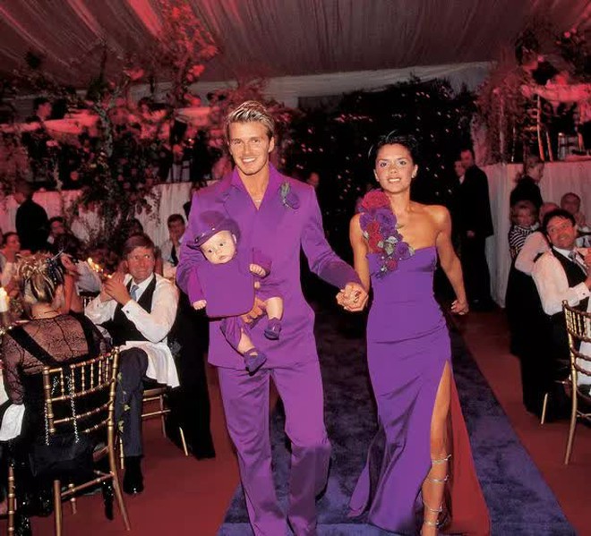 Vợ chồng Beckham visual đỉnh thế nào khi tái hiện lại khung hình huyền thoại của ngày cưới 25 năm trước- Ảnh 5.