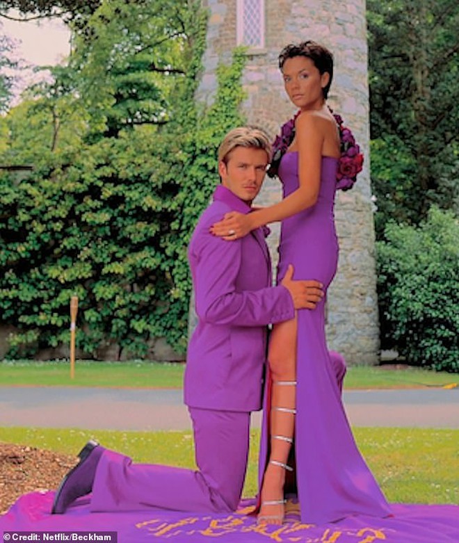Vợ chồng Beckham visual đỉnh thế nào khi tái hiện lại khung hình huyền thoại của ngày cưới 25 năm trước- Ảnh 6.