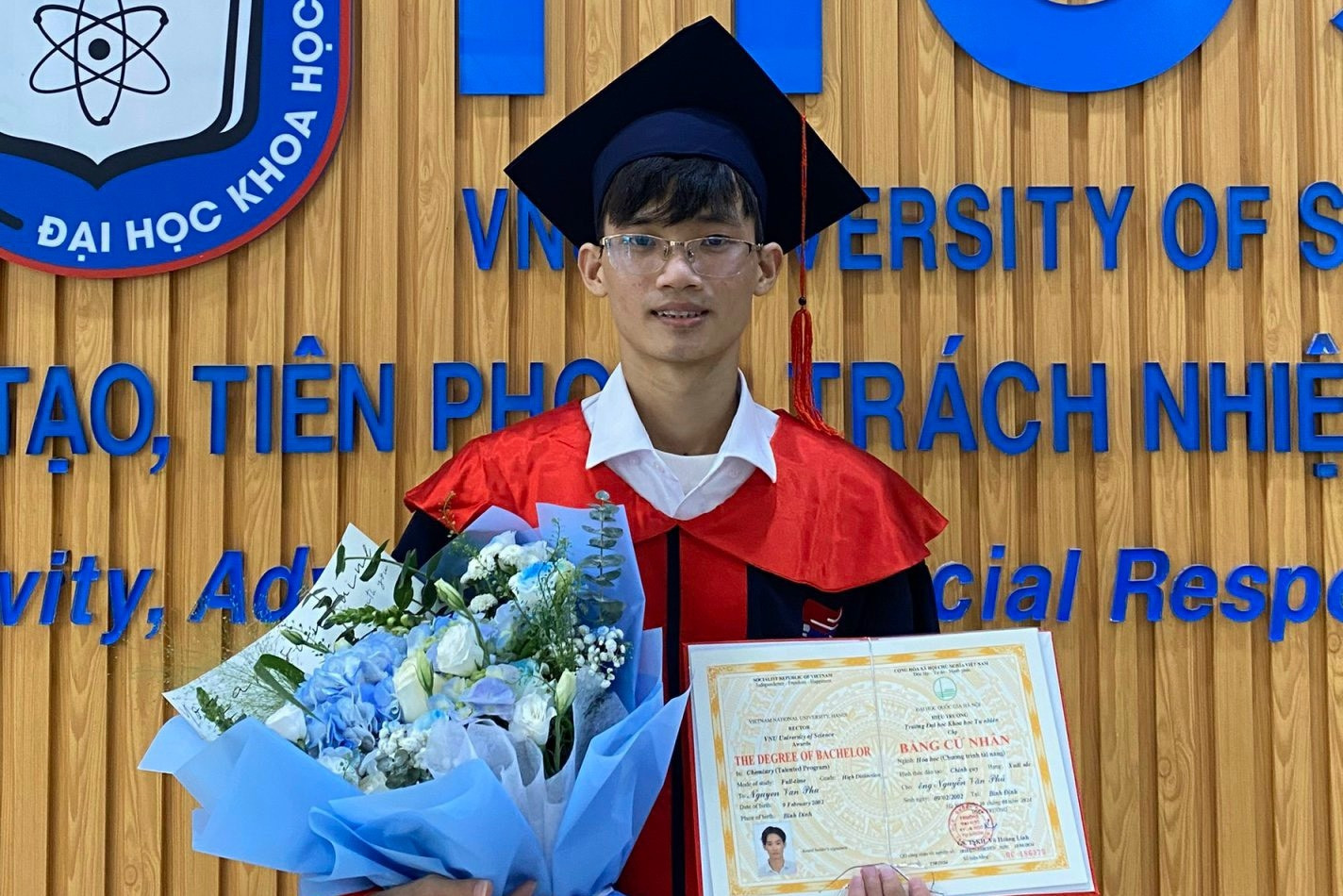 Từ cú sốc trượt học sinh giỏi đến thủ khoa đầu ra đại học của 10X Bình Định- Ảnh 1.