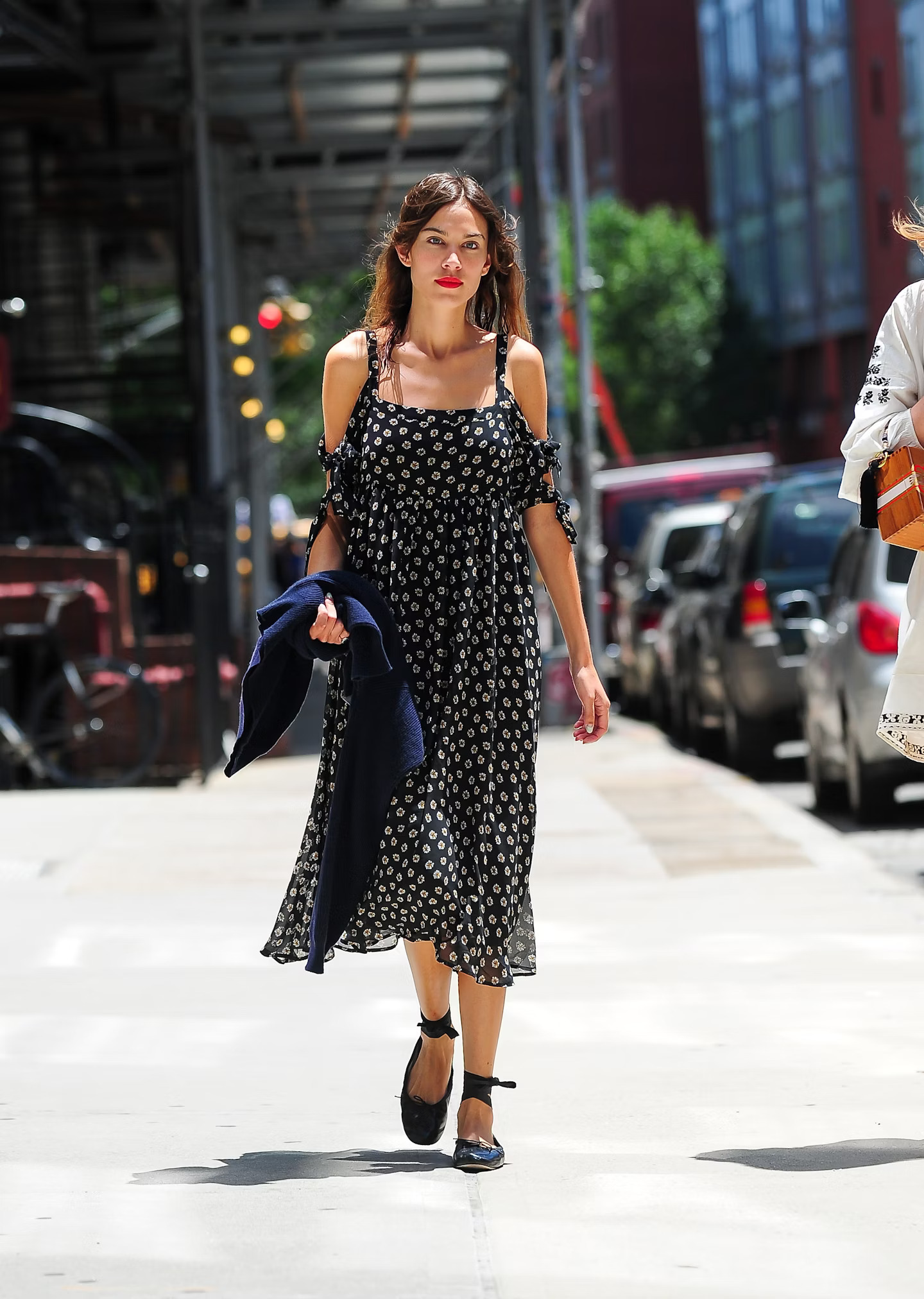 Fashion icon 41 tuổi Alexa Chung: Chưa từng biết mặc xấu là gì, lên đồ đơn giản mà sang khiến ai cũng muốn học hỏi- Ảnh 8.