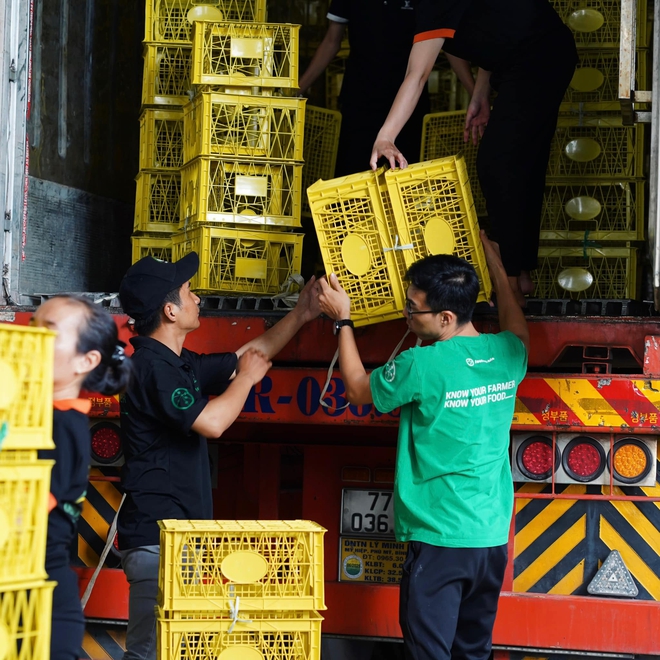 Chưa đầy 5 phút, Hằng Du Mục đã bán hết 22 tấn sầu riêng, fan gọi tên 