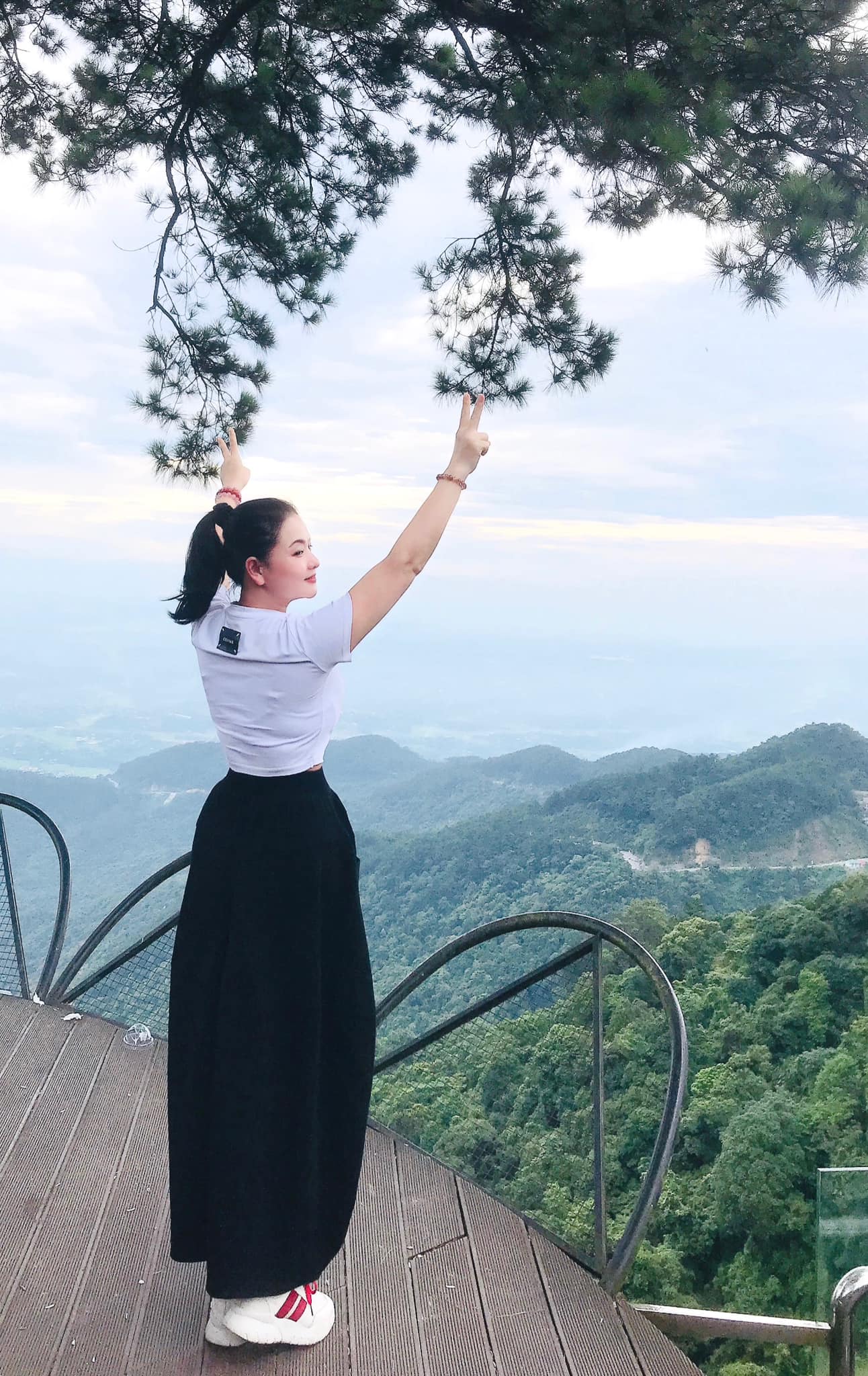 Mỹ nhân Hà thành U60 trẻ đẹp đến khó tin, vừa làm Đại tá quân đội vừa chăm chồng khéo léo thế này- Ảnh 4.