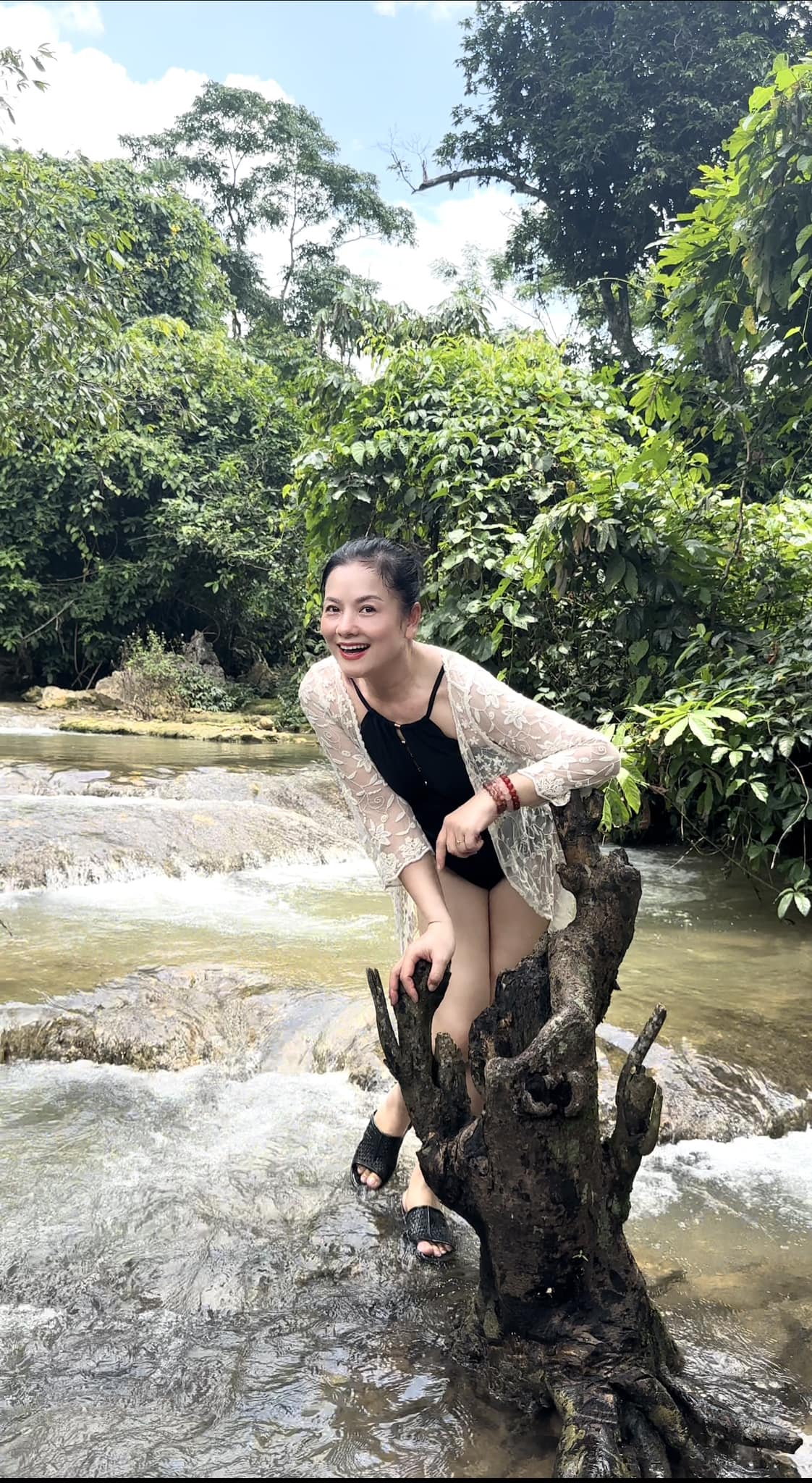 Mỹ nhân Hà thành U60 trẻ đẹp đến khó tin, vừa làm Đại tá quân đội vừa chăm chồng khéo léo thế này- Ảnh 5.