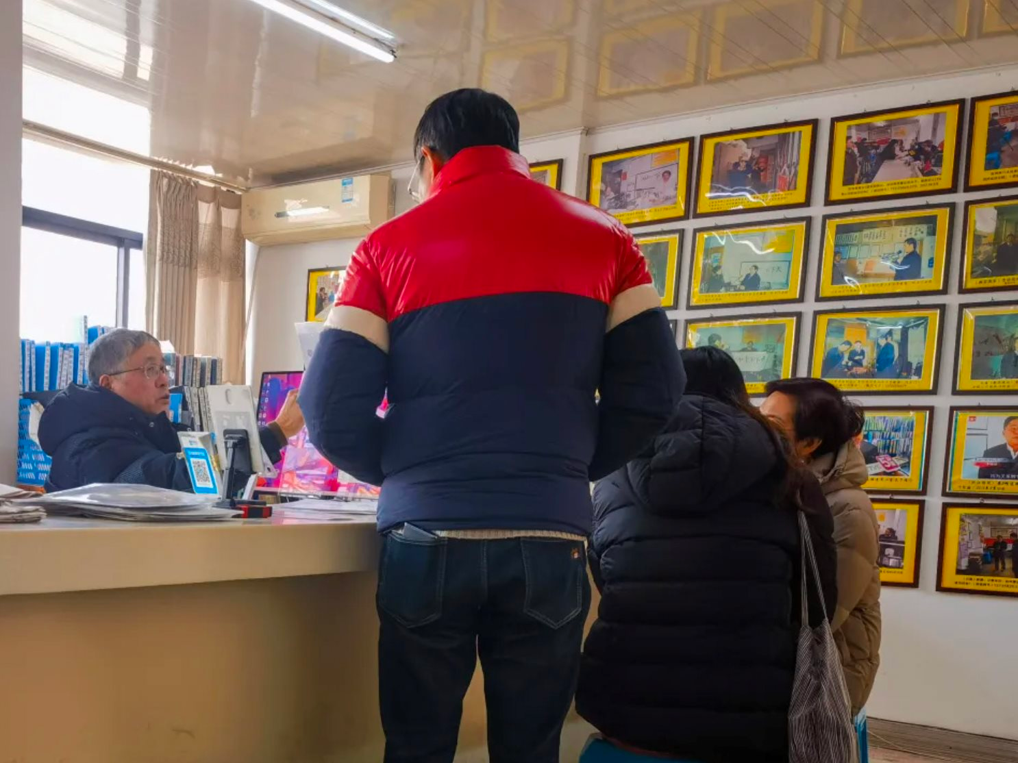 Ở rể nhà vợ giàu được tặng xe BMW, một căn hộ ở thành phố lớn - Đằng sau xu hướng kết hôn đang lên ngôi của người trẻ- Ảnh 2.