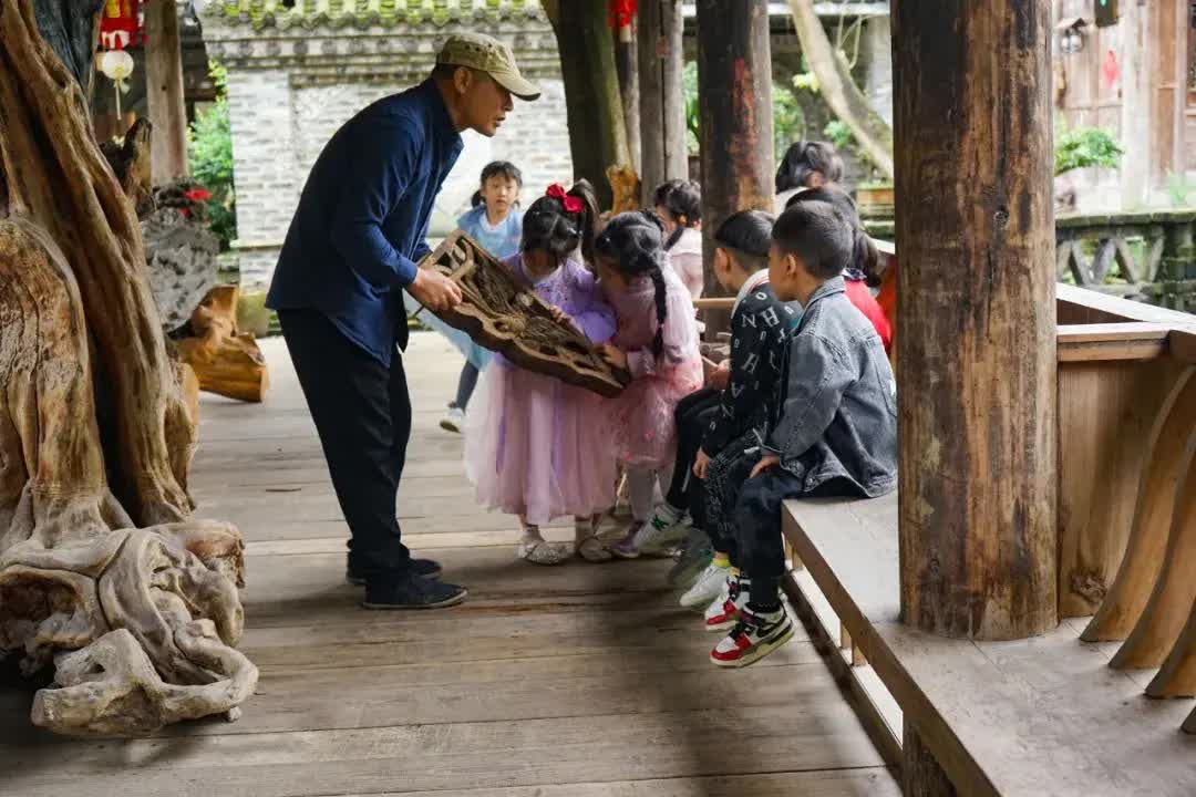 Rời bỏ thành phố lớn, gia đình 3 người về quê xây dựng thiên đường sinh thái biệt lập- Ảnh 22. Rời bỏ thành phố lớn, gia đình 3 người về quê xây dựng thiên đường sinh thái biệt lập- Ảnh 22.