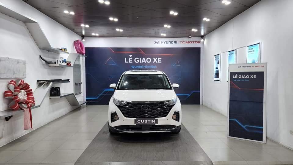 Hyundai Custin xả hàng tồn: Bản giữa giảm 75 triệu, gần rẻ ngang Innova Cross tiêu chuẩn- Ảnh 2.