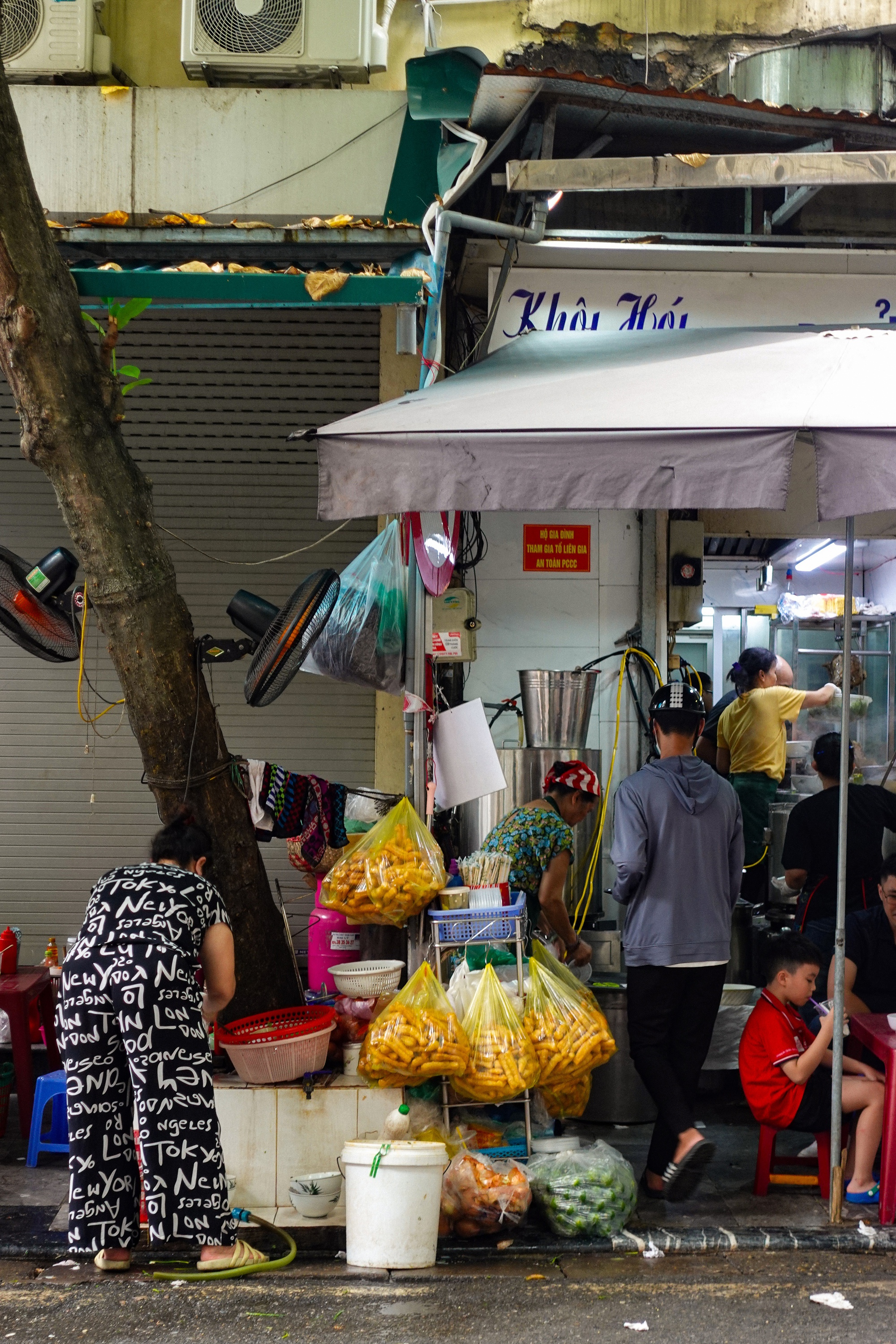 Quán phở Hà Nội bán 1600 bát mỗi ngày: Là quán quen của HLV Park, được Michelin Guide đề xuất nhưng vẫn gây tranh cãi- Ảnh 7.