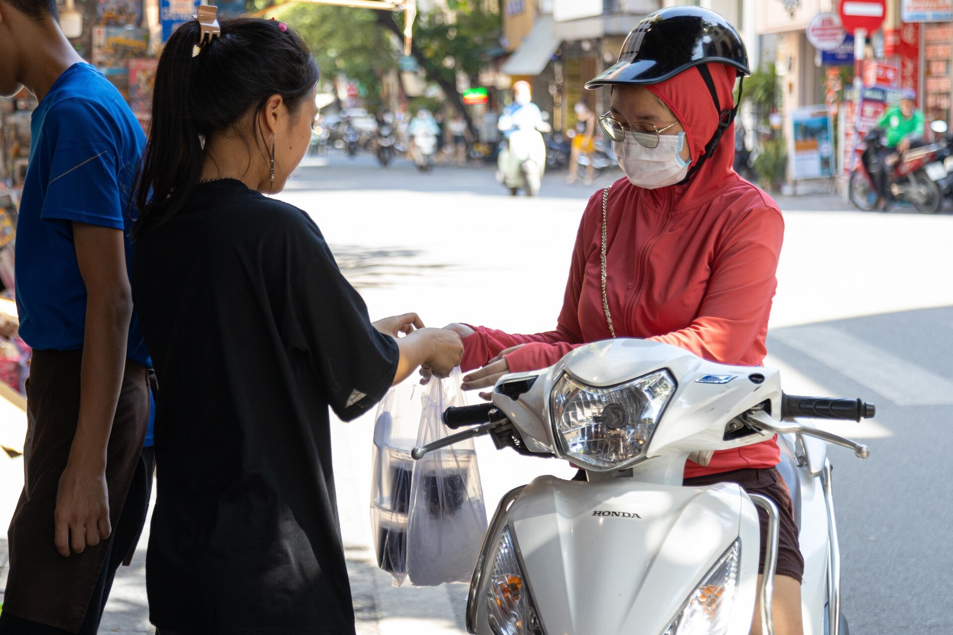 Chè đậu đỏ 'thoát ế' bất ngờ 'ế khách' ngày Thất tịch- Ảnh 9.