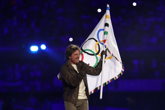 Tom Cruise đu dây ngoạn mục không khác gì phim xuống lễ bế mạc Olympic Paris- Ảnh 4.