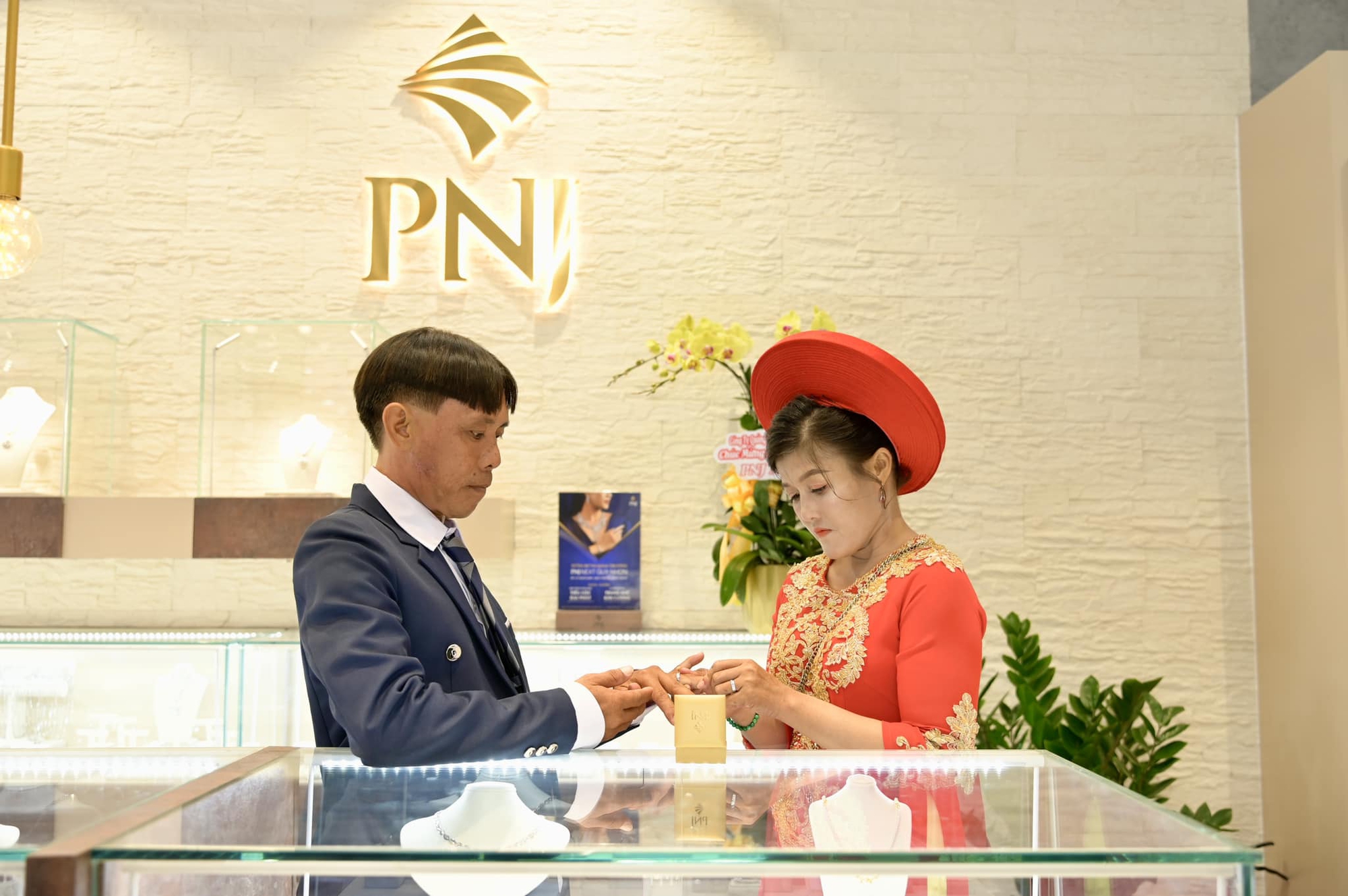 PNJ trong top 2 doanh nghiệp bán lẻ nộp ngân sách lớn nhất- Ảnh 3.