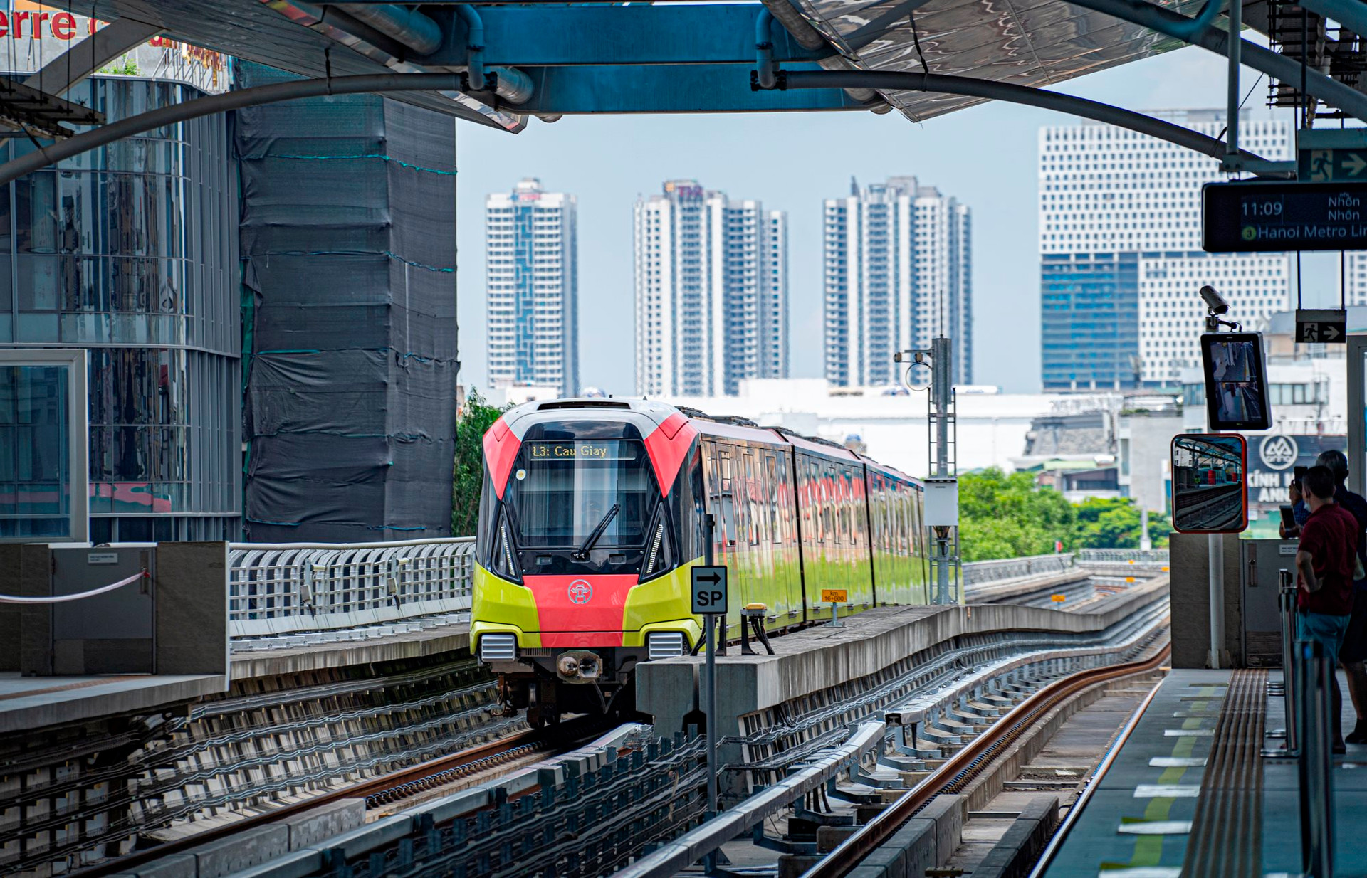 3 ngày đón hơn 100.000 lượt khách, các sếp DN quản lý tuyến metro Nhổn - Ga Hà Nội nhận thù lao bao nhiêu?- Ảnh 1.