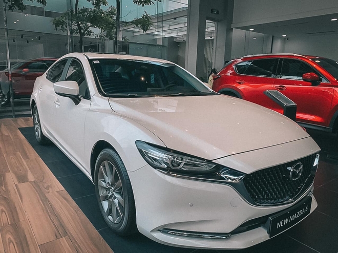 Mazda6 'dọn kho', giảm giá tới 65 triệu tại đại lý: Bản tầm trung giá chưa đến 750 triệu, cạnh tranh Camry với giá tiệm cận Mazda3- Ảnh 2.