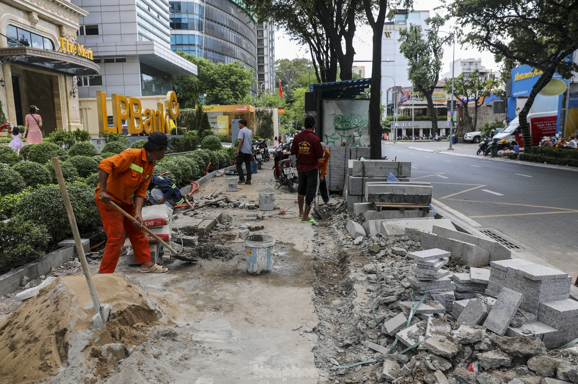 Vỉa hè trung tâm TPHCM đồng loạt chỉnh trang với kinh phí 220 tỷ đồng- Ảnh 9.