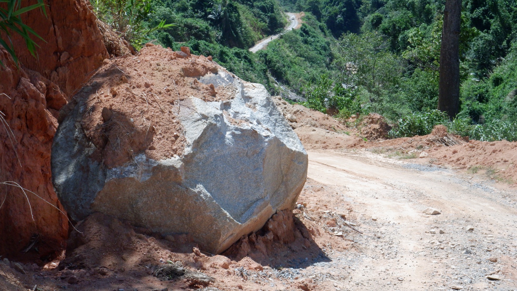 Dự án trăm tỷ triển khai, đường lên vùng cao Quảng Nam vẫn ngổn ngang sau 4 năm sạt lở- Ảnh 5.