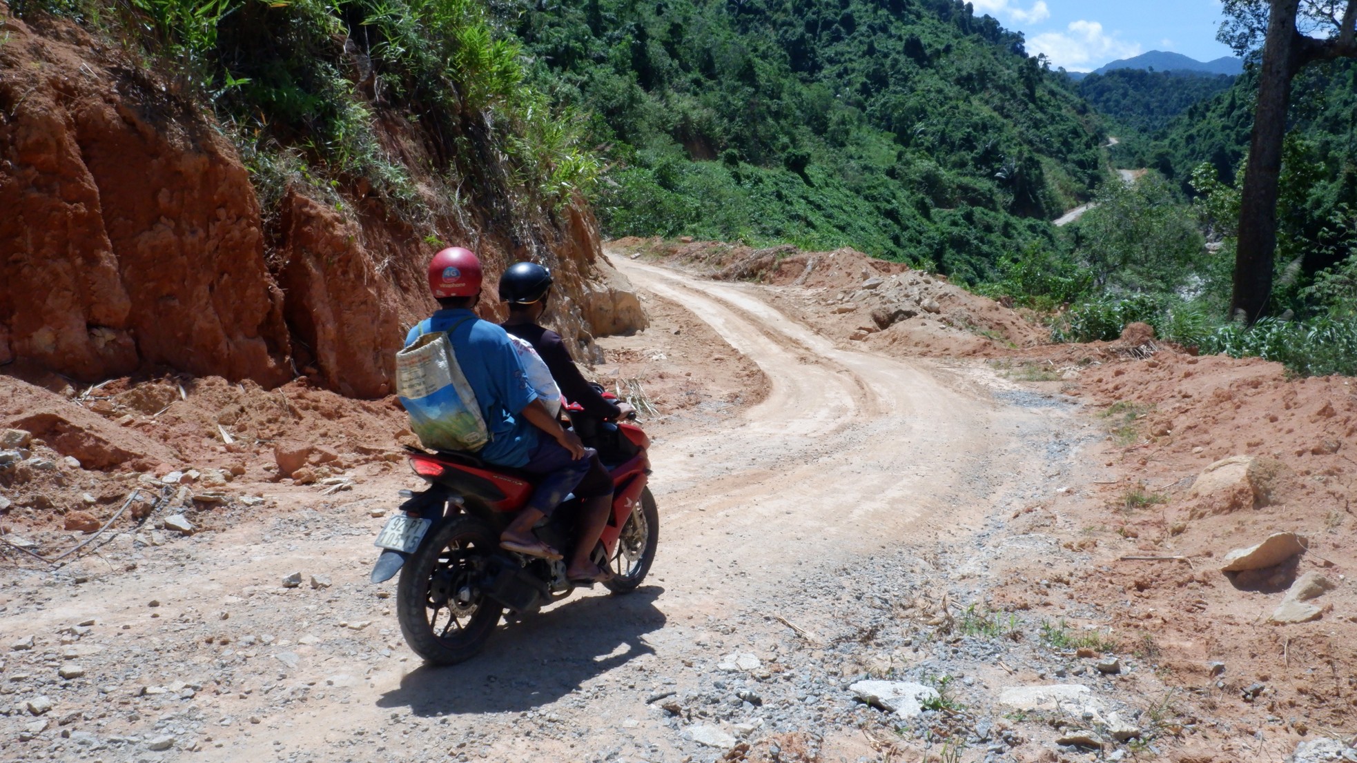 Dự án trăm tỷ triển khai, đường lên vùng cao Quảng Nam vẫn ngổn ngang sau 4 năm sạt lở- Ảnh 10.