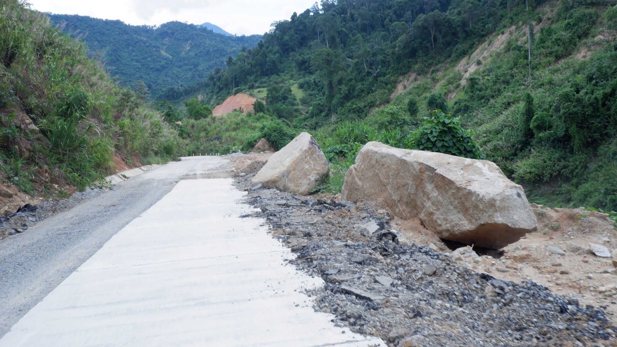 Dự án trăm tỷ triển khai, đường lên vùng cao Quảng Nam vẫn ngổn ngang sau 4 năm sạt lở- Ảnh 14.