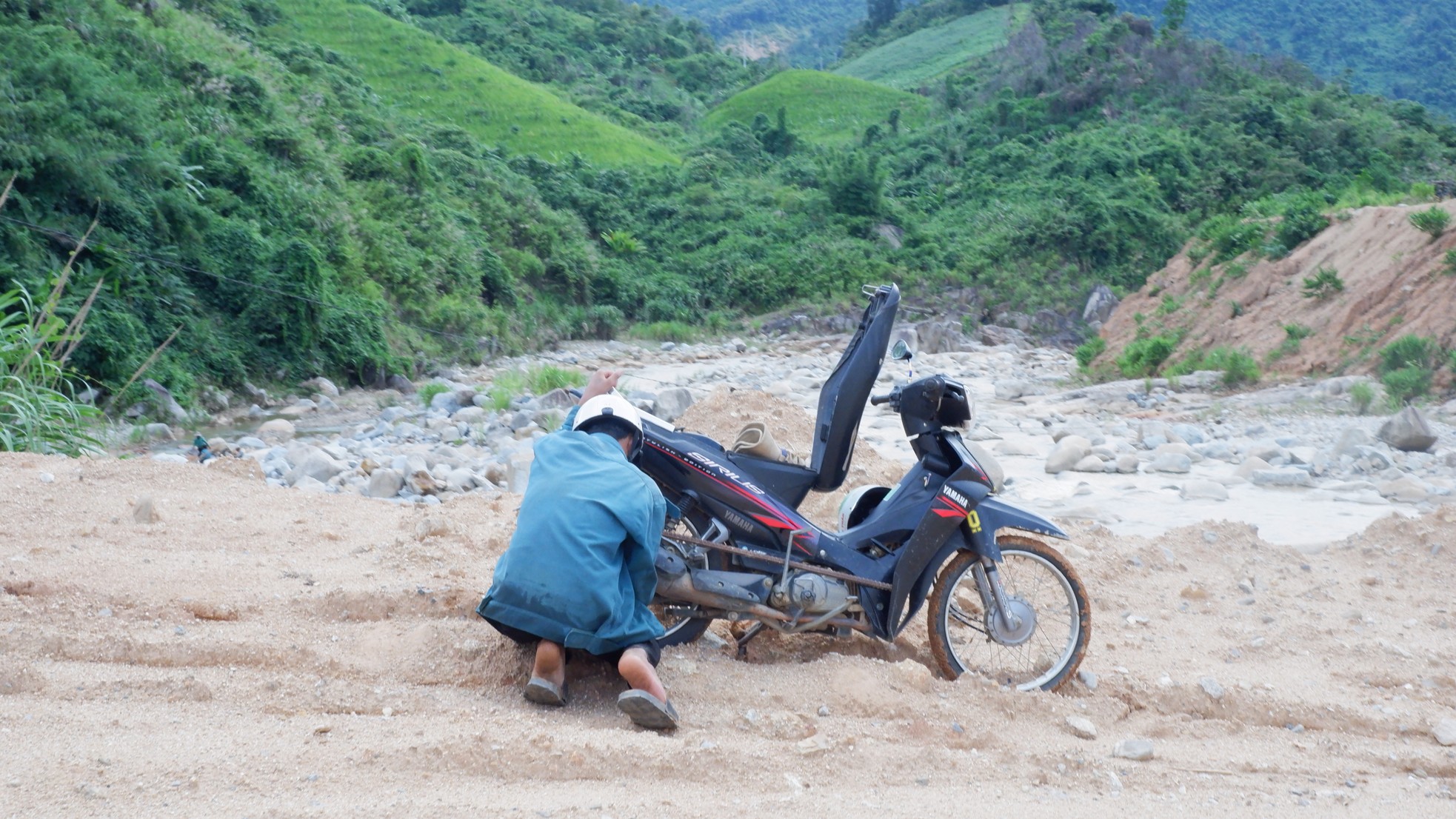 Dự án trăm tỷ triển khai, đường lên vùng cao Quảng Nam vẫn ngổn ngang sau 4 năm sạt lở- Ảnh 11.