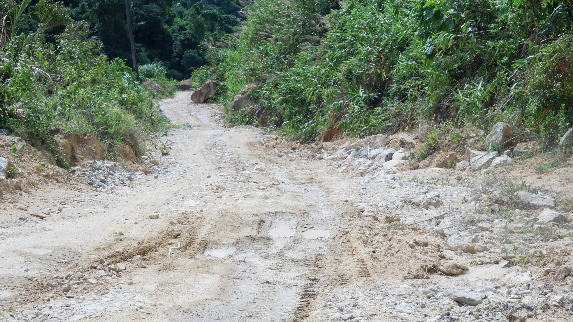 Dự án trăm tỷ triển khai, đường lên vùng cao Quảng Nam vẫn ngổn ngang sau 4 năm sạt lở- Ảnh 13.