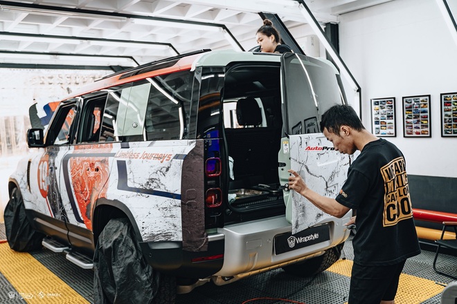 Dân chơi Overland Việt độ Land Rover Defender hàng hiếm theo cách đặc biệt: Biến từ long lanh thành bụi bặm, giám sát thi công từ nước ngoài- Ảnh 7.