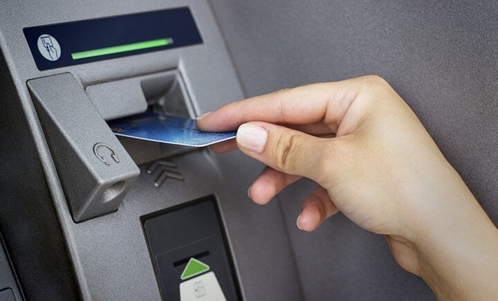 Tiền để trong thẻ ATM có bị mất?- Ảnh 1.