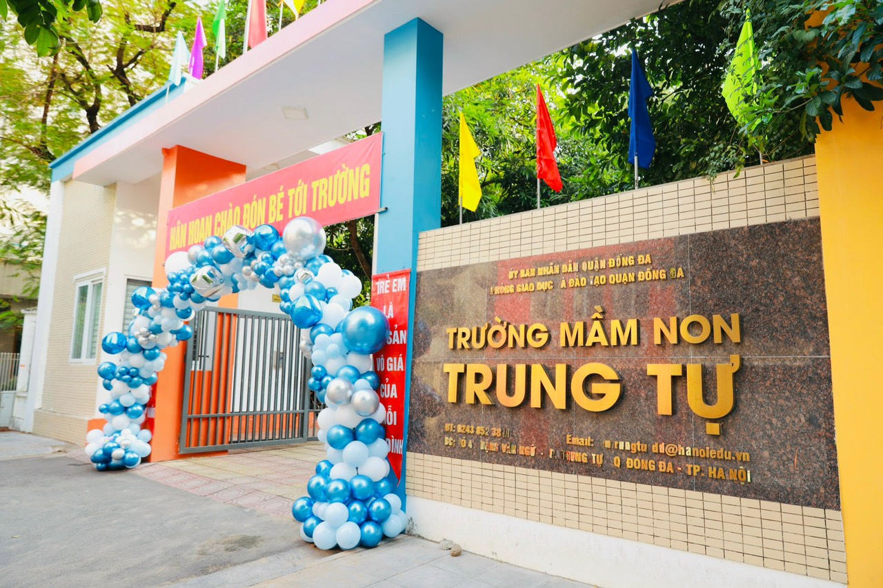 Ngôi trường mầm non công lập ở phố Đặng Văn Ngữ khiến nhiều phụ huynh xuýt xoa: Rộng rãi, thoáng mát chả kém trường tư!- Ảnh 1.