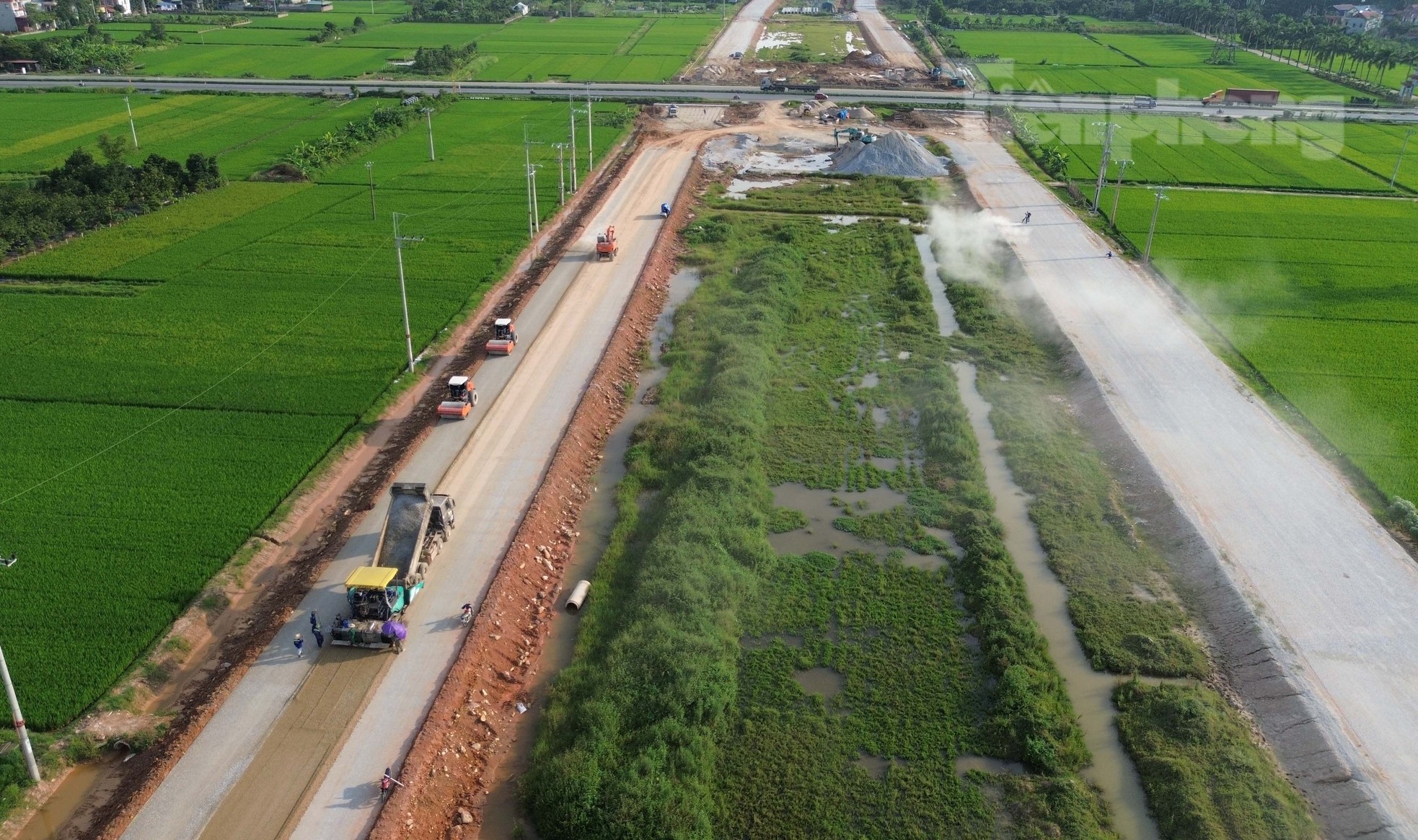 Đường Vành đai 4- Vùng Thủ đô với những km đầu tiên được thảm nhựa, hiện hình hài- Ảnh 3.