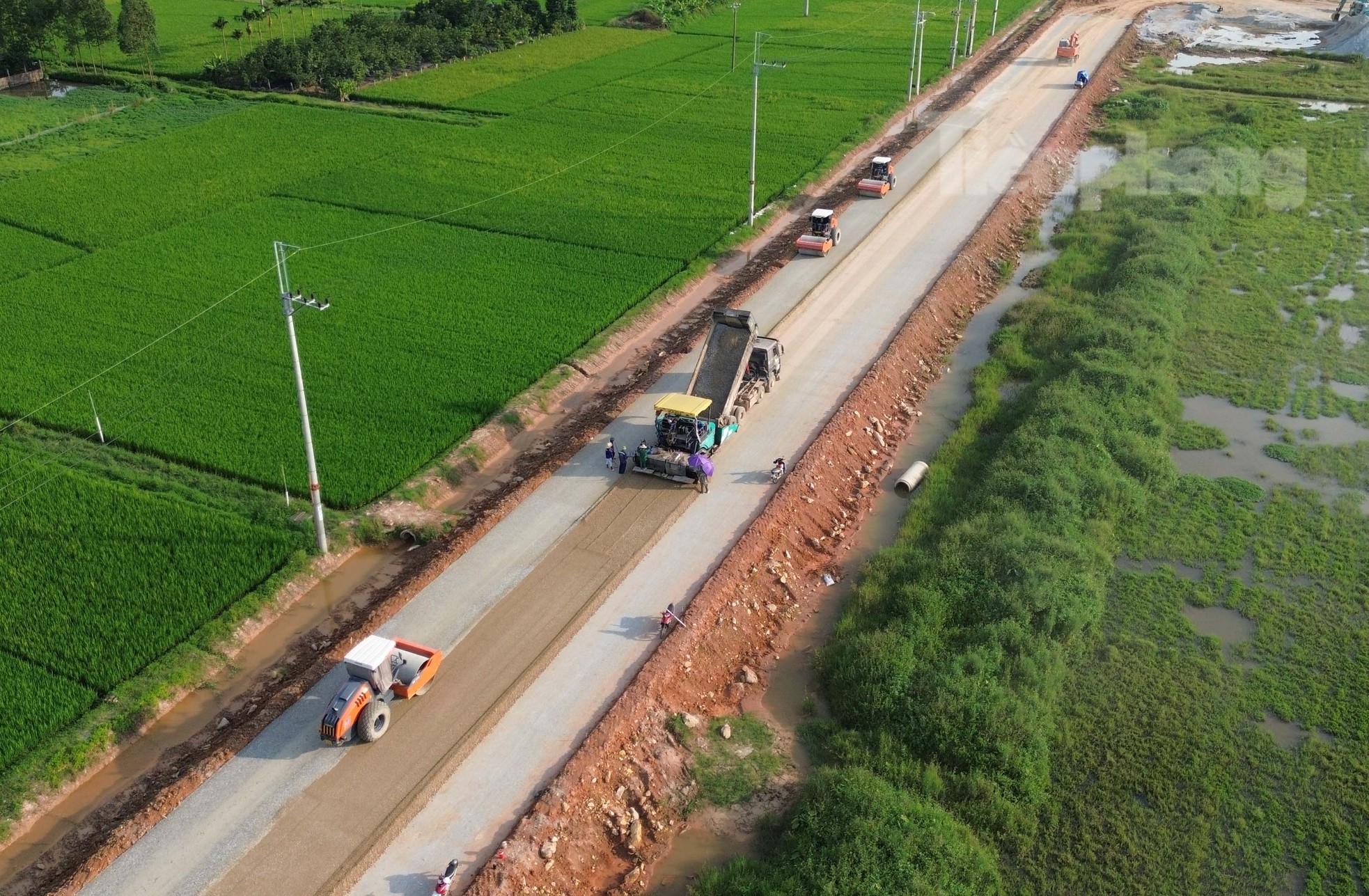 Đường Vành đai 4- Vùng Thủ đô với những km đầu tiên được thảm nhựa, hiện hình hài- Ảnh 2.