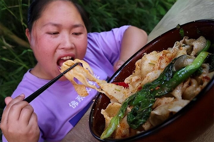 'Thánh mukbang' 33 tuổi trông già như 60 sau 3 năm ăn thùng uống vại- Ảnh 4.