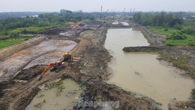 Khó khăn nguồn cát đắp nền, Giám đốc Ban Giao thông nói gì về tiến độ vành đai 3 TPHCM?- Ảnh 1.