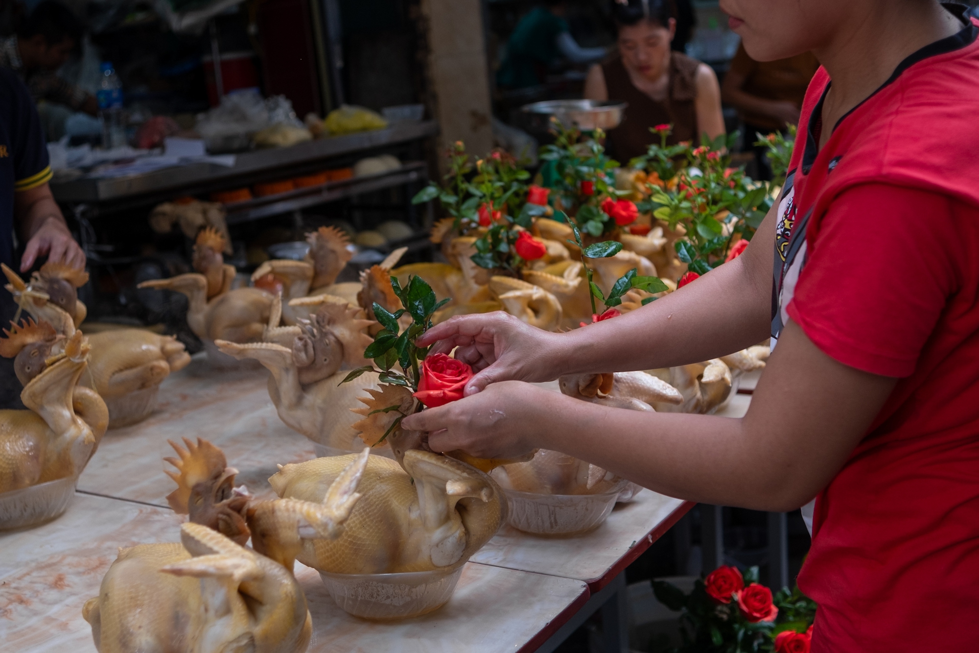 Người Hà Nội chen chân mua đồ lễ ở khu 