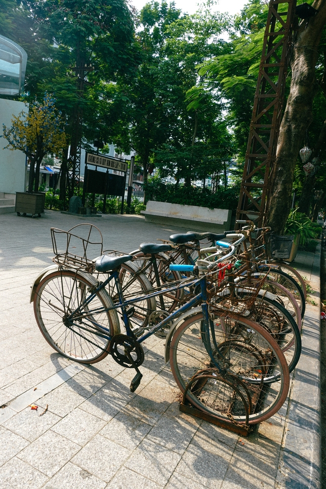 Toa tàu miễn phí vừa ngồi trà đá, vừa 