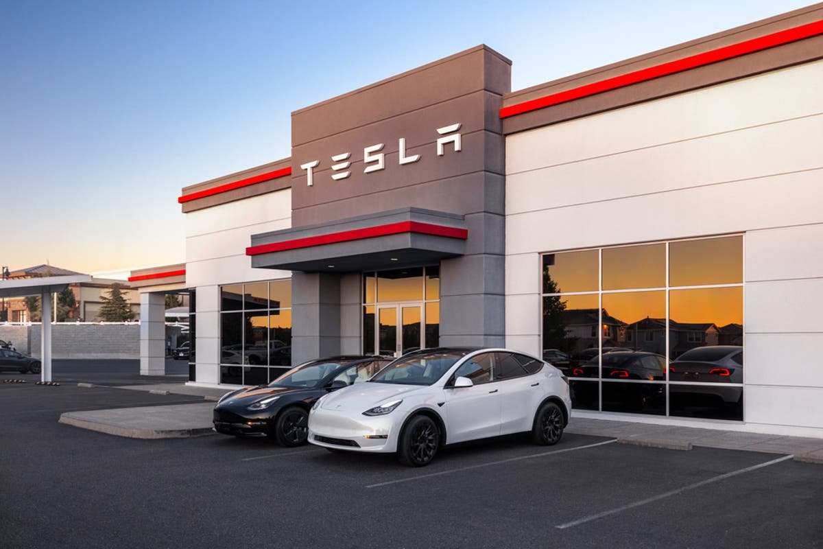 sales99-tesla-showroom-featured-1723804479361539761535-1724033517960-1724033518734921516408.jpg