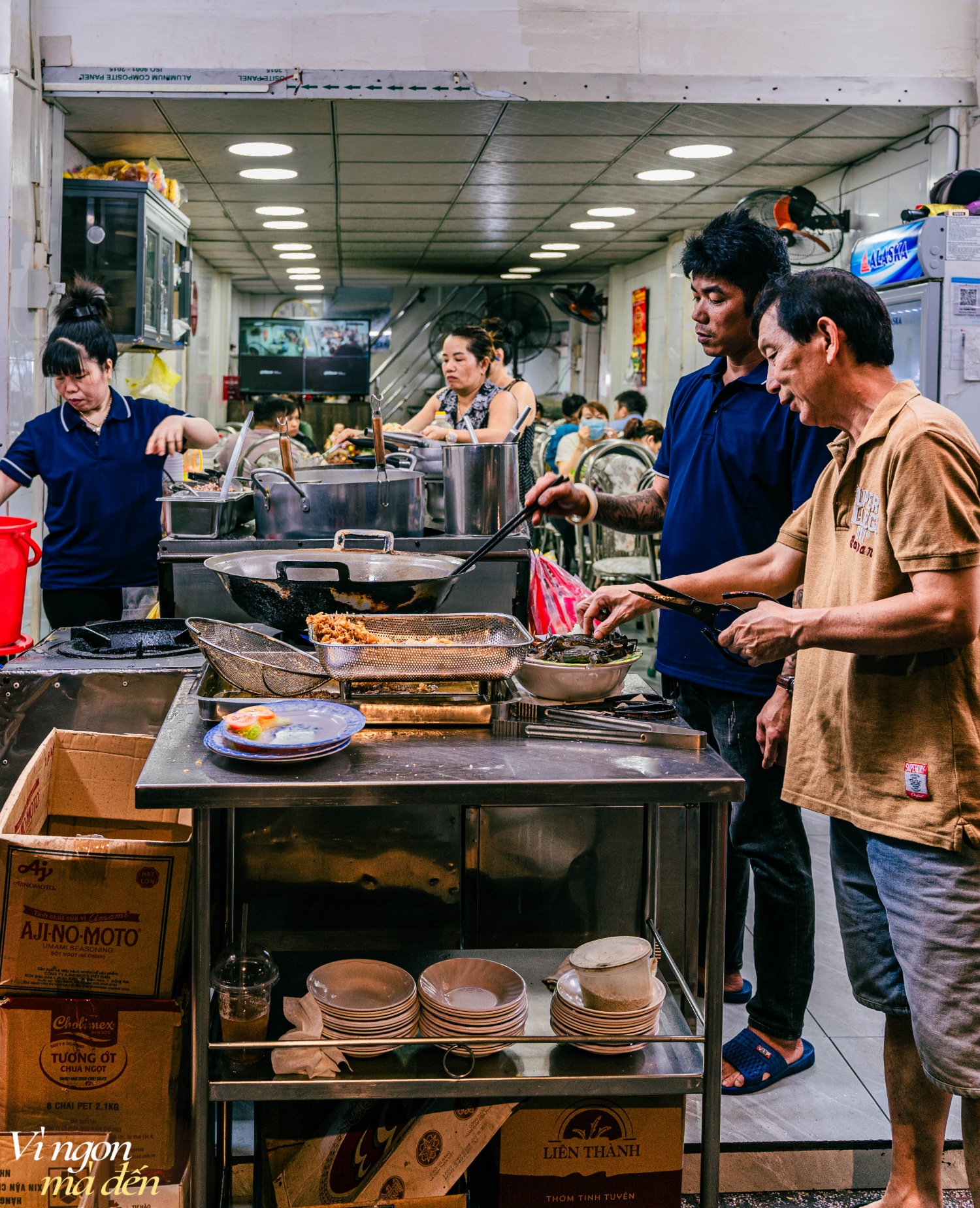 Quán cua nổi tiếng nhất quận 1 nắm giữ bí quyết khiến khách cả trong và ngoài nước mê đắm suốt 35 năm, chủ quán bật mí về cái tên dễ gây nhầm lẫn- Ảnh 25.