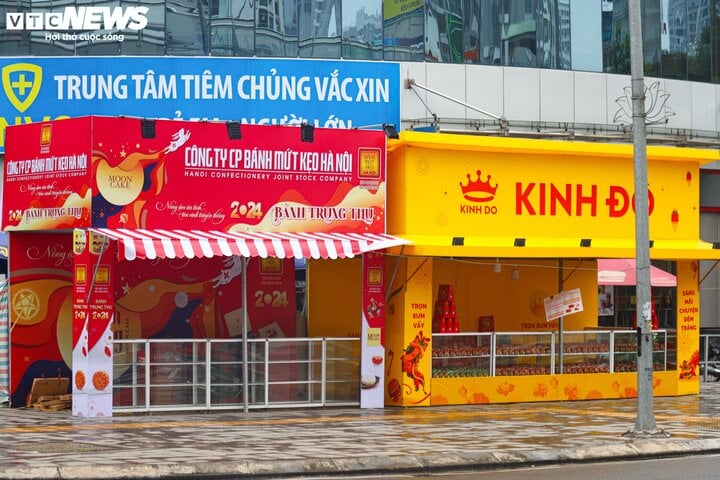 Bánh trung thu mở bán sớm, đắt hơn năm trước- Ảnh 2.