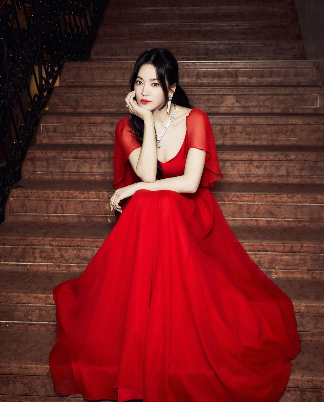 Song Hye Kyo sở hữu da trắng mịn không tỳ vết nhờ nói không với 3 thực phẩm gây “nguy hiểm” cho da- Ảnh 4.